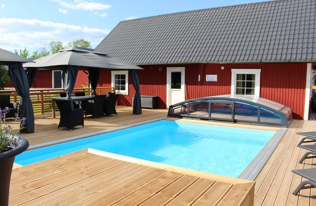 Large comfortable holiday home with private pool, motorboat and lake view