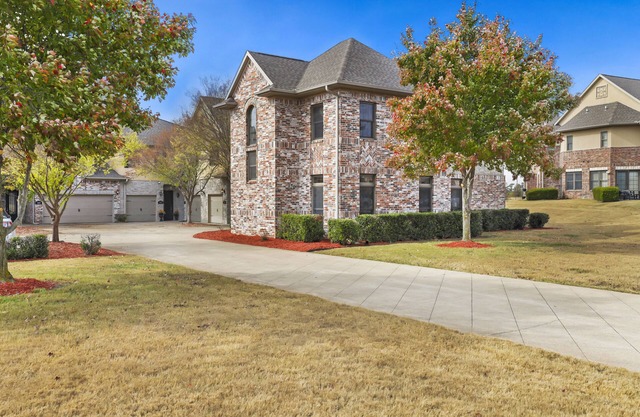 Large Condo! Great Location!