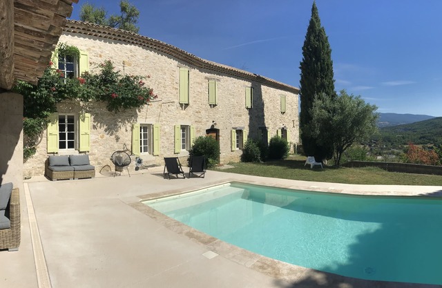 Large country house in a village in the Lubéron park, Forcalquier country