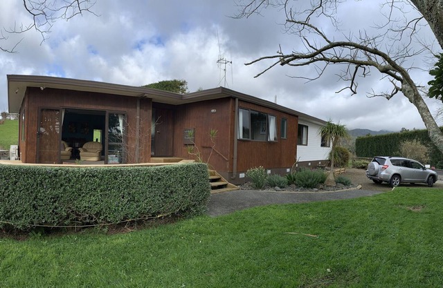 Large country house on orchard close to hot pools; bush walks and Waihi beach.