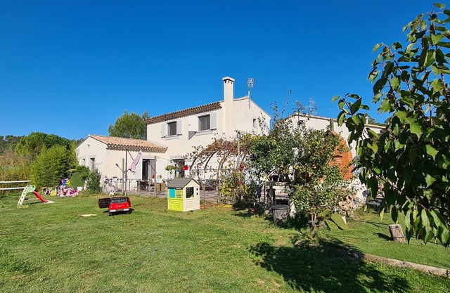 LARGE COUNTRY HOUSE WITH SWIMMING POOL IDEAL FOR FAMILY VACATIONS