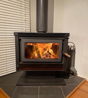 Large Cowes Getaway- Fireplace, Near the Beach