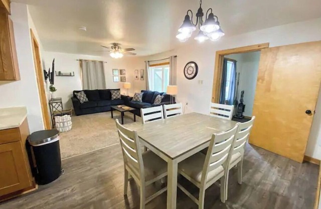 Large/Cozy 4 BR, close to Airport