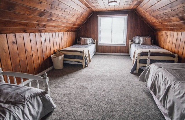 Large cozy cottage surrounded by adventures for the whole fam!