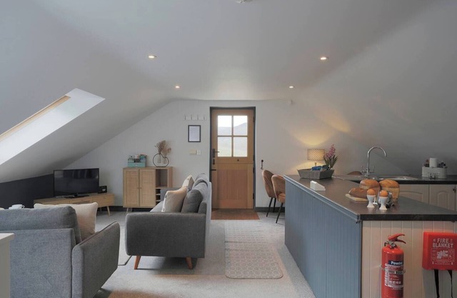 Large, cozy detached 1st floor flat with far reaching views, ideally located for exploring Yorkshire