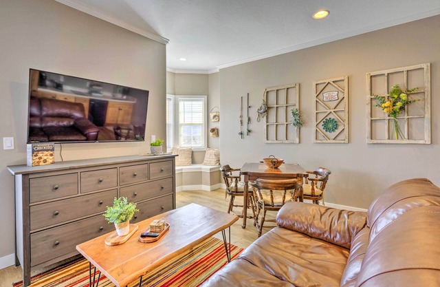 Large, Cozy Midway Studio w/ Mountain Views!