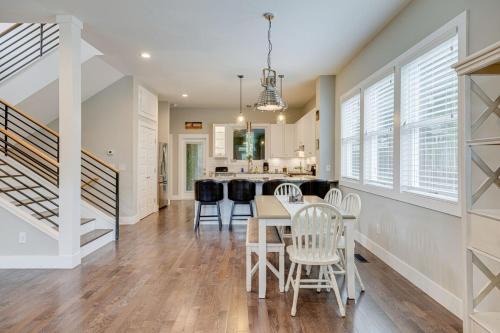 Large East Nashville Home with Game Room sleeps 12