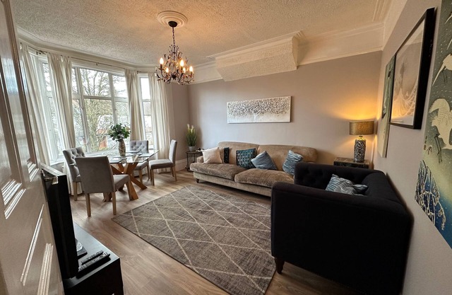 Large Family Apartment, close to London, near parks and amenities