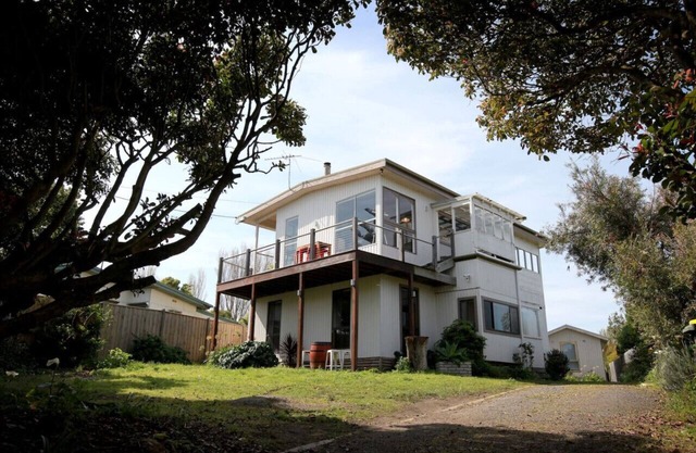 Large Family Beach House - Long stays discounted