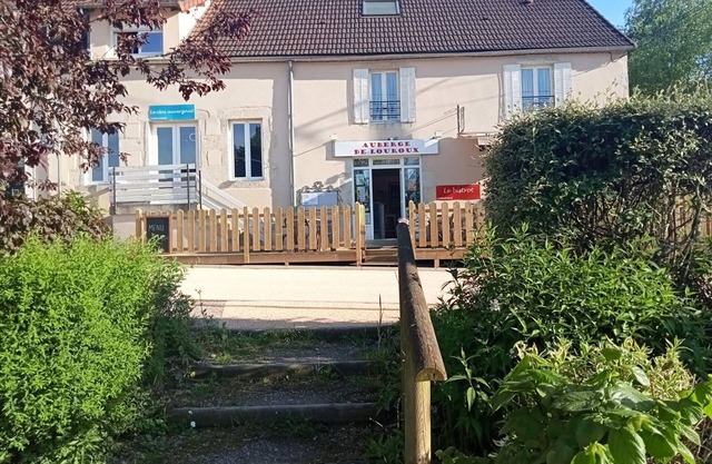 Gran casa familiar con terraza y se aceptan mascotas en Louroux