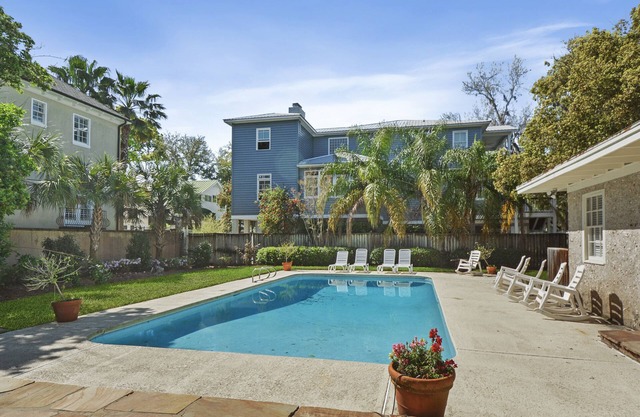 Beach Cottage en el pueblo con piscina privada