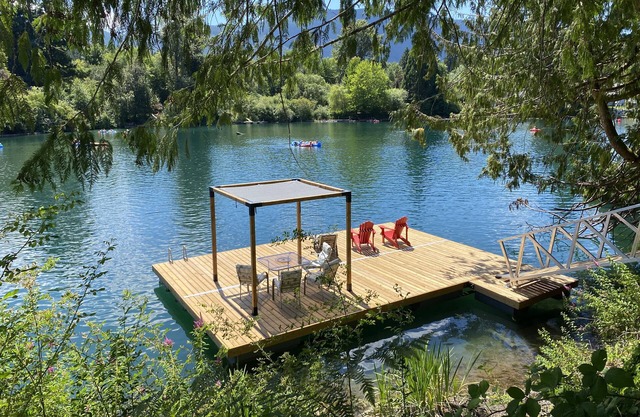 Large family-friendly waterfront house in Lake Cowichan