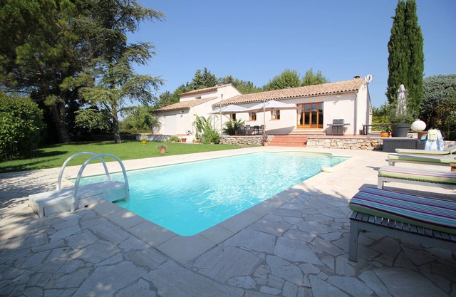 Casa familiar grande - PUYRICARD - piscina, calma, vegetación.