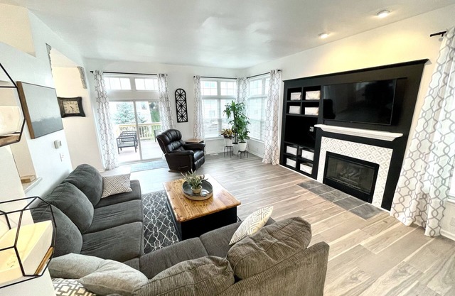 Large family home 1 mile off the expressway.