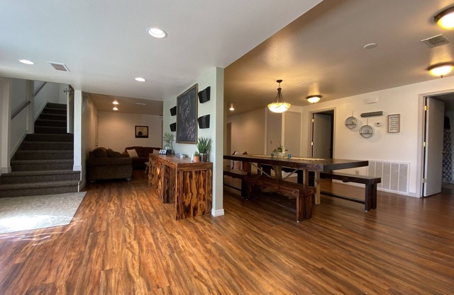 Large Family Home Close to ATV Trails and CMA