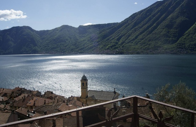 Casa familiar grande, terraza frente al lago, a 3 minutos a pie del lago