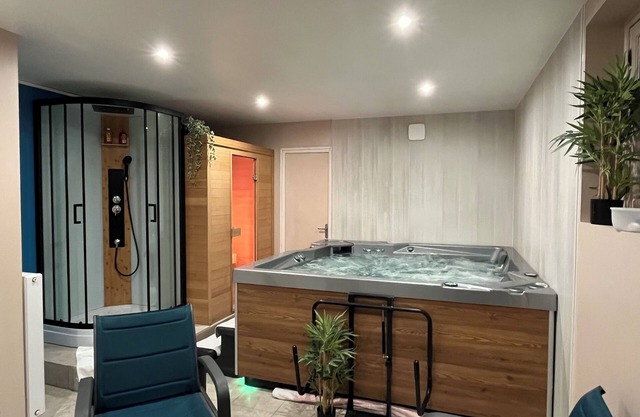 Large family home with Spa, Sauna and large garden.
