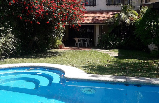 Habitacion compartiendo casa completa con piscina en barrio tranquilo a 14km B.A