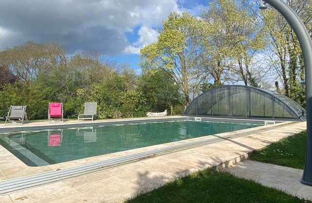 Large estate with heated swimming pool 10 minutes from Angers