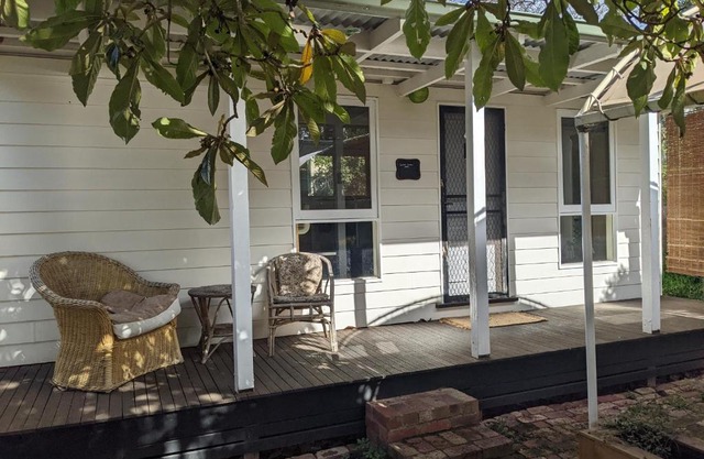 Large garden block with multiple dwellings in the centre of Bendigo