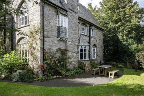 Large Grade II Listed House & Garden nr Beaches