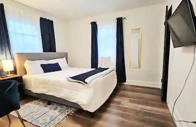 Large Group Vacay house in NJ- 10mins from EWR and near NYC
