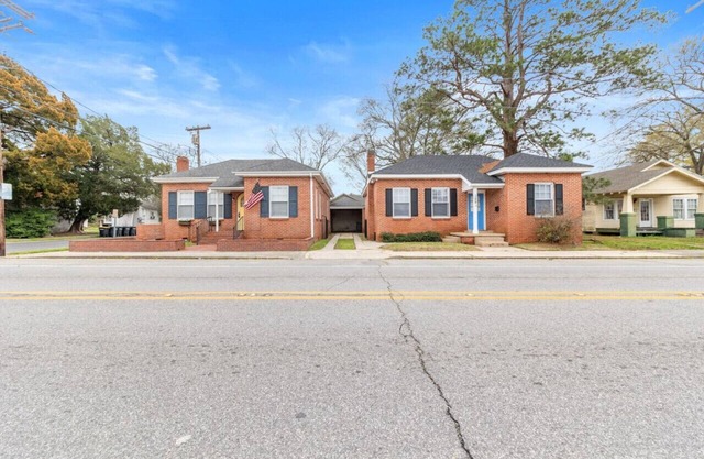 Large Groups Welcome - 2 Homes Next Door