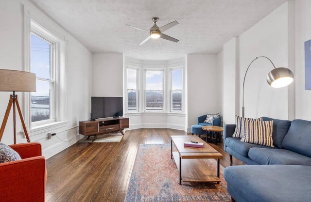 Large Historic Cincy City View House Near Downtown