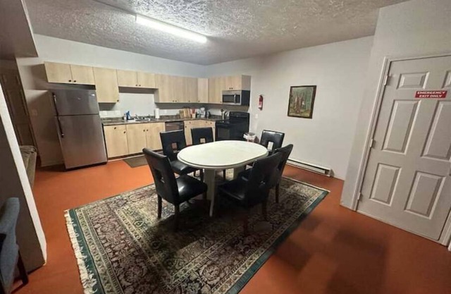 Large Historic Downtown Minot 2+bd Apartment