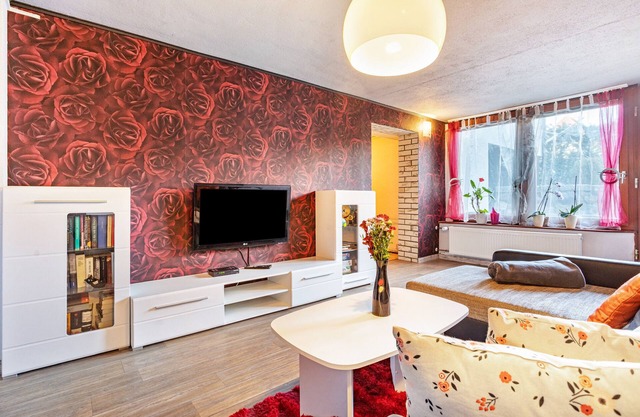 Amplio apartamento vacacional con jardín, terraza privada y Wi-Fi en el sótano