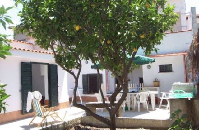 Gran casa de vacaciones a pocos kilómetros del mar. Ideal para familias o grupos. wi-fi