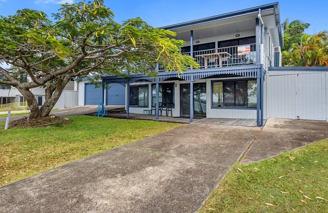 Large Holiday Home with one of the best views in Tin Can Bay!