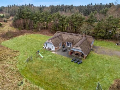 Large Holiday Home With Pool, Spa And Sauna, 1500 Meters From The North Sea