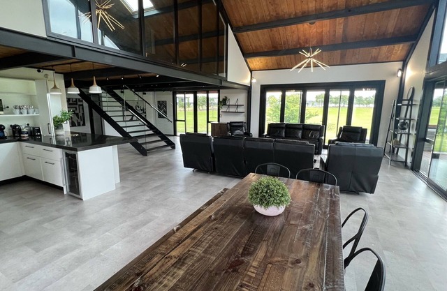 Large Home great for Families, Work, Groups, Teams