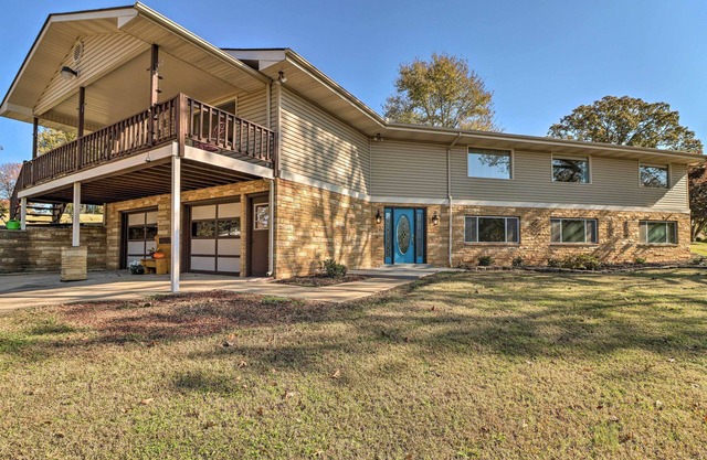 Large Home w/ Games: 4 Mi to Bull Shoals Lake!