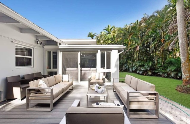 Large home w/king bed by PMI unit BH