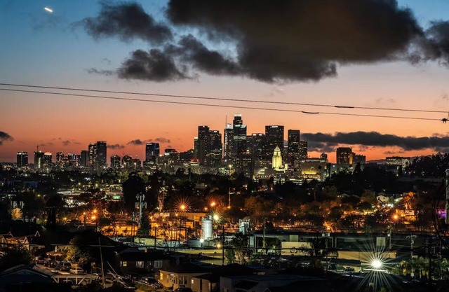 Large Home w/ Views of DTLA Sleeps 8 Golf/Spa/Fire