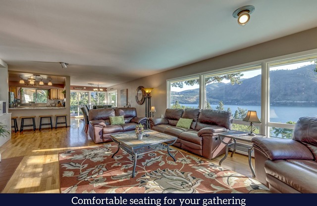 ¡Retiro de Willow Point con piscina privada, bañera de hidromasaje y vistas impresionantes del lago Chelan!