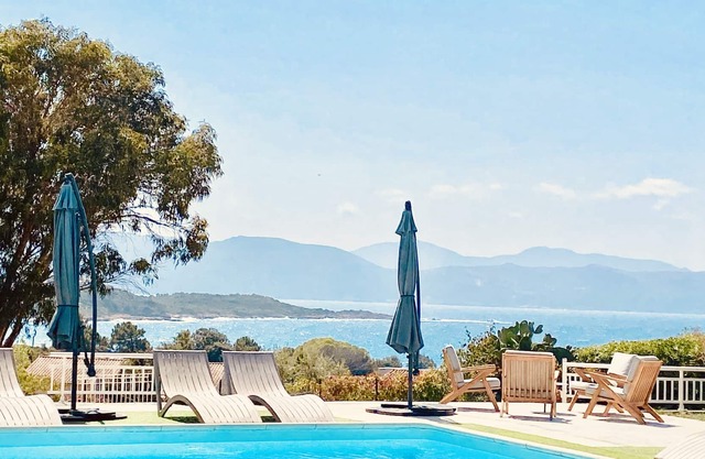 Gran casa en Córcega, vista al mar, paseo por la playa y piscina privada.