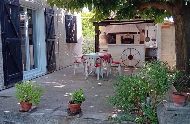 Large house in Provence village of Entressen with enclosed garden planted with trees, quiet location