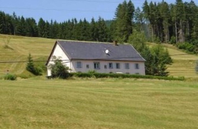 LARGE HOUSE SLEEPS 24 IN THE MIDDLE OF THE MEADOWS