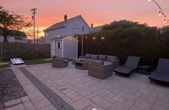 ** PATIO GRANDE ** ¡Casa 5BR renovada en el centro! DUCHA AL AIRE LIBRE