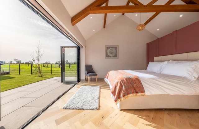 Large immaculate rural conversion - The Milking Parlour