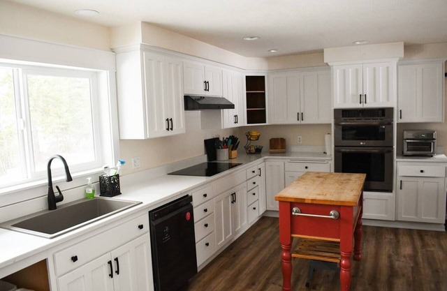 Large Kitchen, Hot tub, Game & Arcade Room
