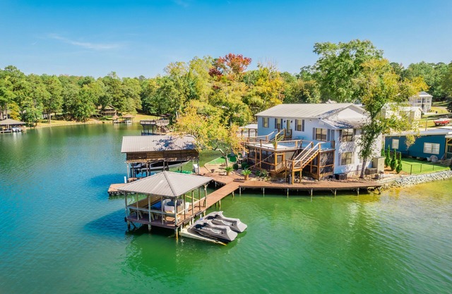 Large Lake House-Big Water Views -Sparkling Water Views out of every window!