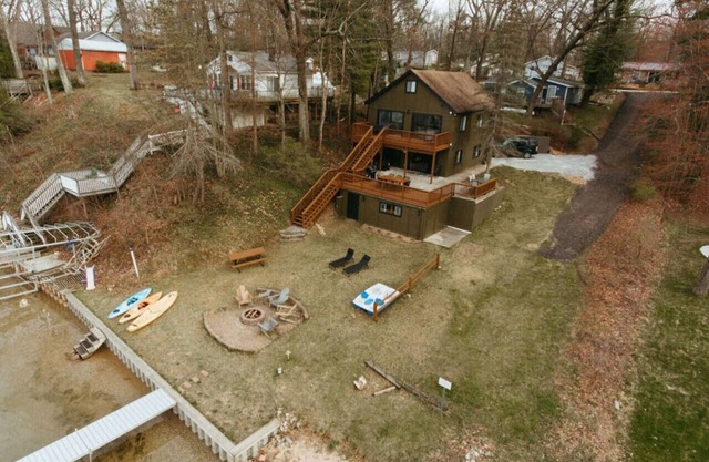 Large Lakefront Cottage w/ HotTub, Media Room