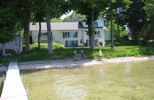 Gran casa frente al lago en Burt Lake Caza pesca nieve sking golf