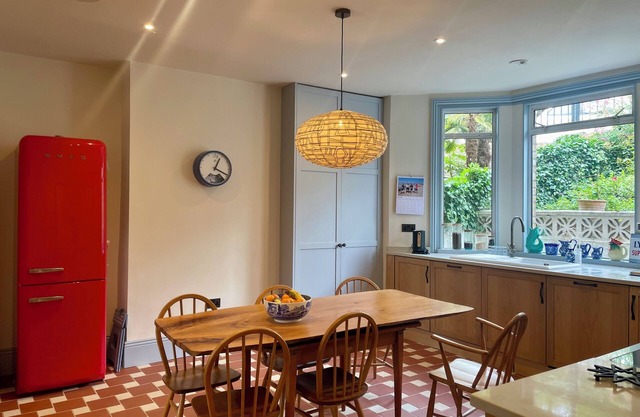 Large living space l, four bedrooms, long garden in East Dulwich