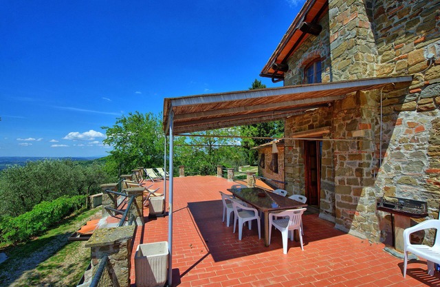Large lodging in Chianti, San Polo,Wi-Fi,Terrace for al fresco dining,sleep 9