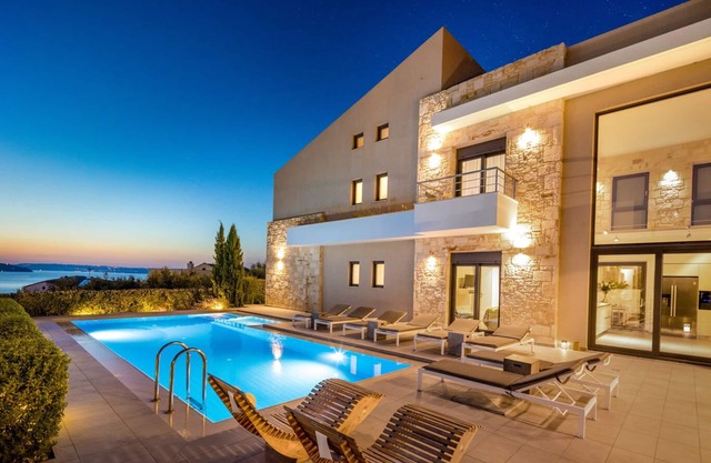 Villa grande y lujosa con piscina privada y gimnasio